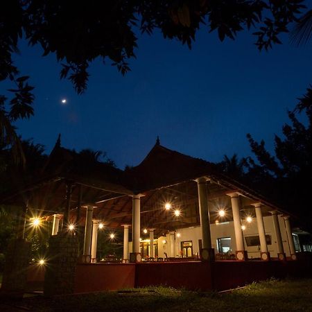 Palmgrove Lake Resort Alappuzha Buitenkant foto