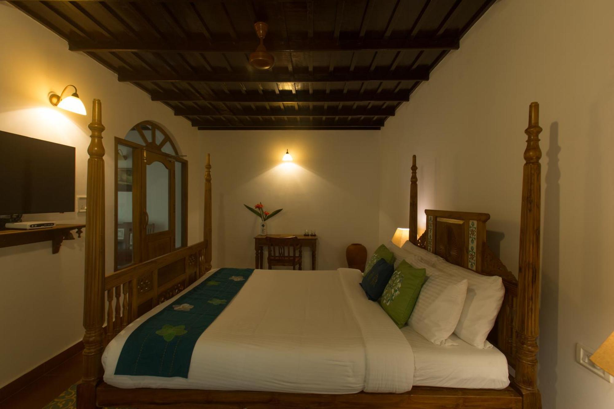Palmgrove Lake Resort Alappuzha Buitenkant foto