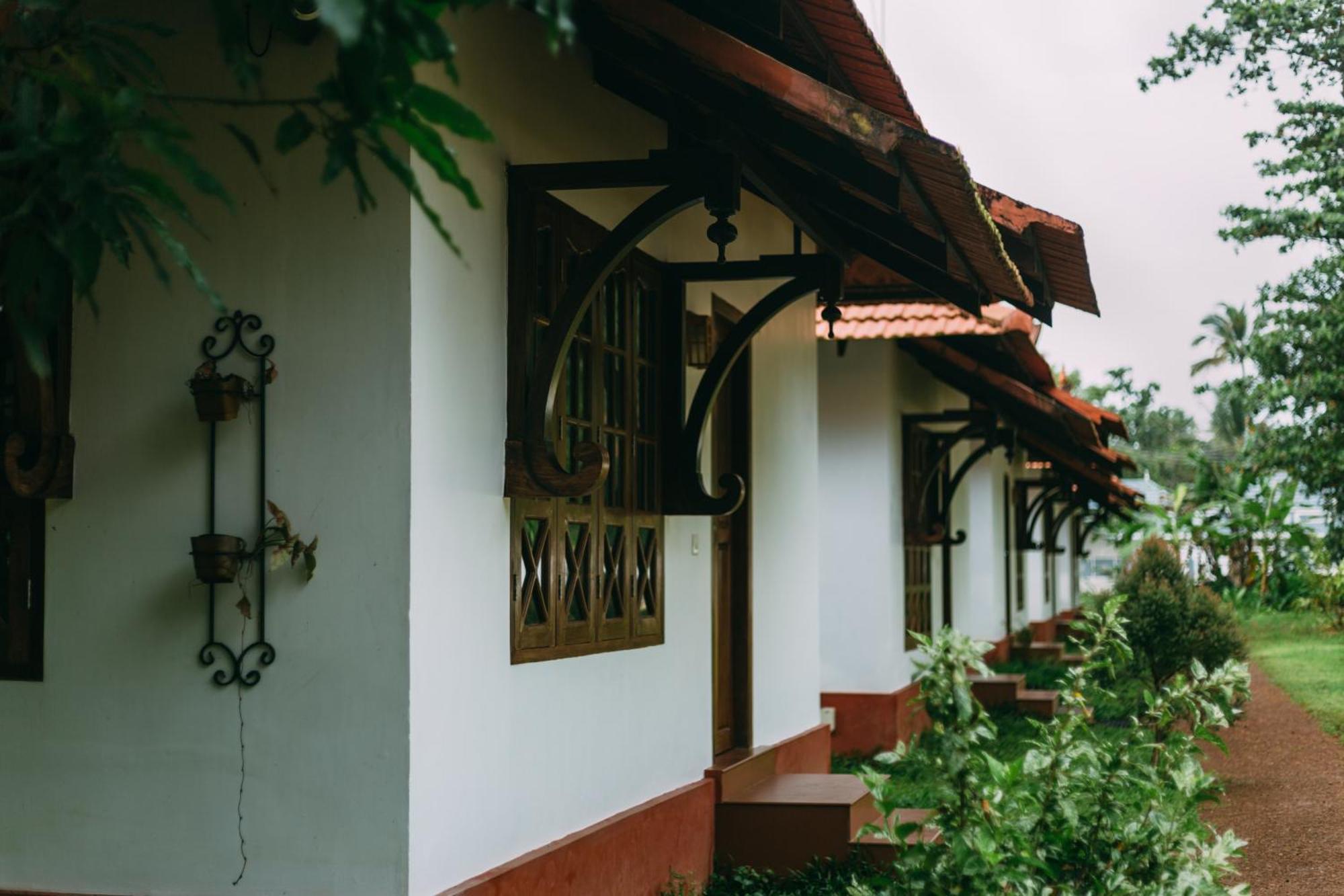 Palmgrove Lake Resort Alappuzha Buitenkant foto