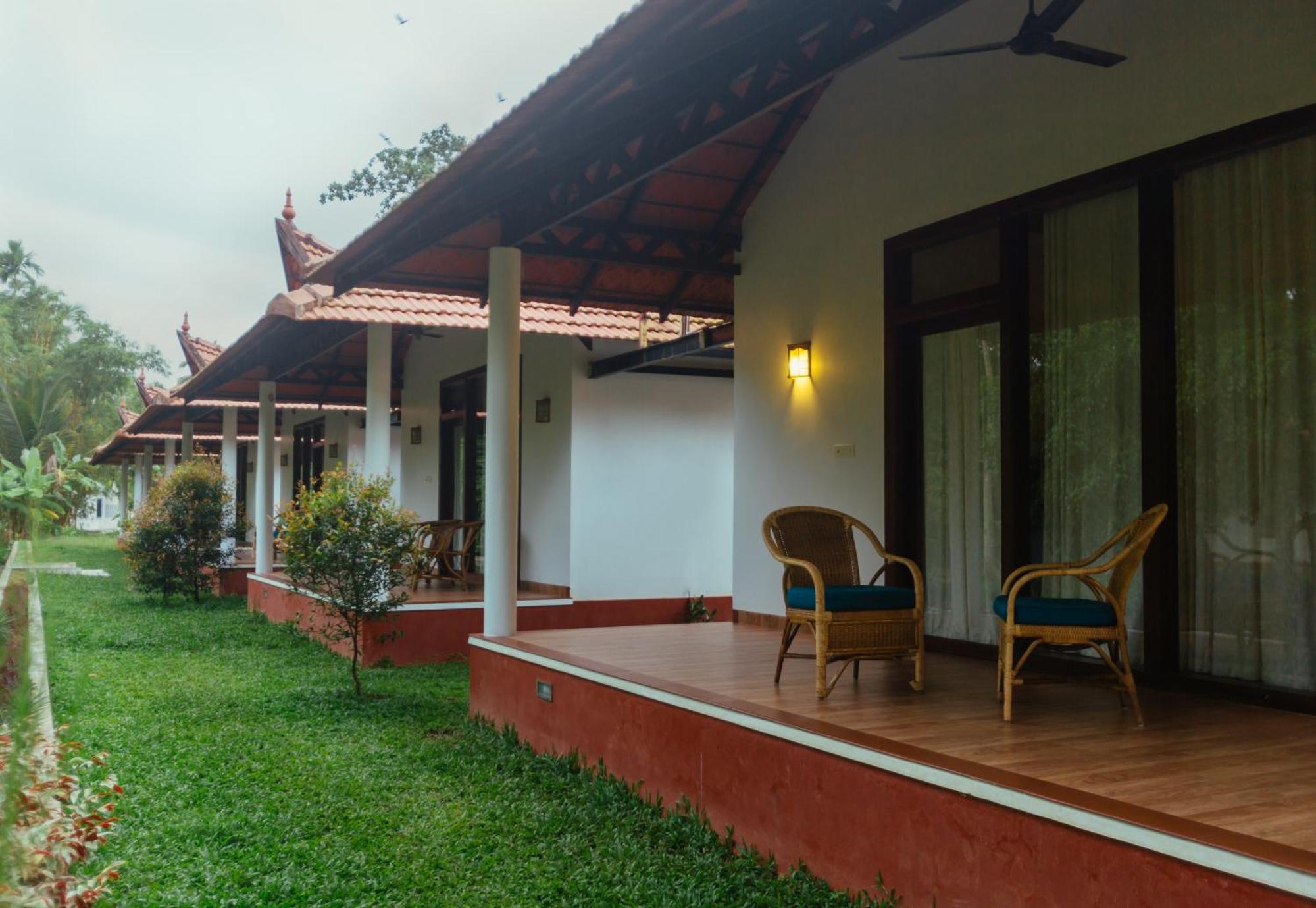 Palmgrove Lake Resort Alappuzha Buitenkant foto