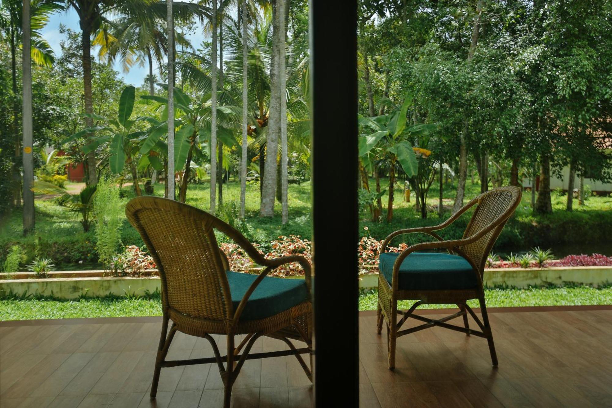 Palmgrove Lake Resort Alappuzha Buitenkant foto