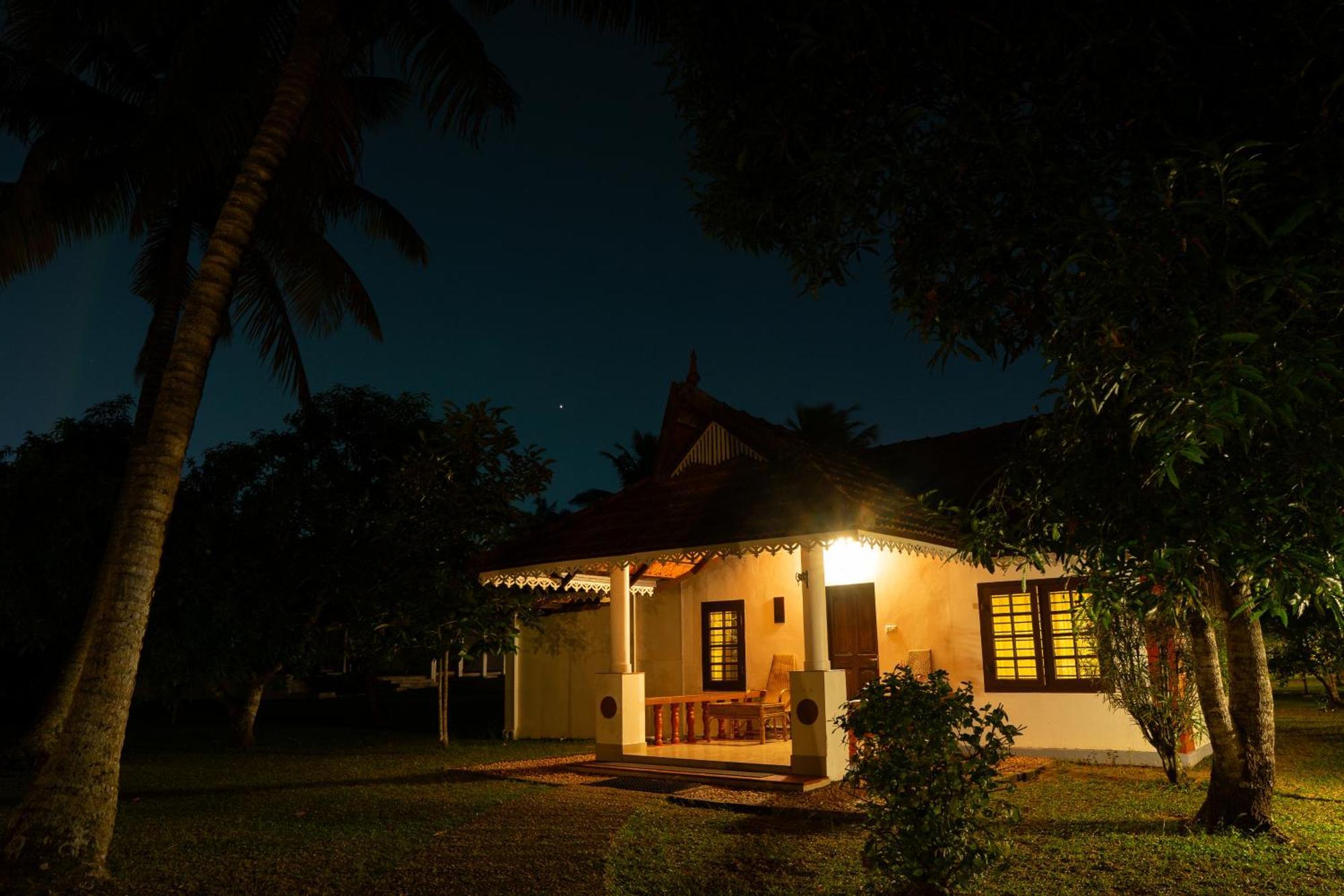 Palmgrove Lake Resort Alappuzha Buitenkant foto