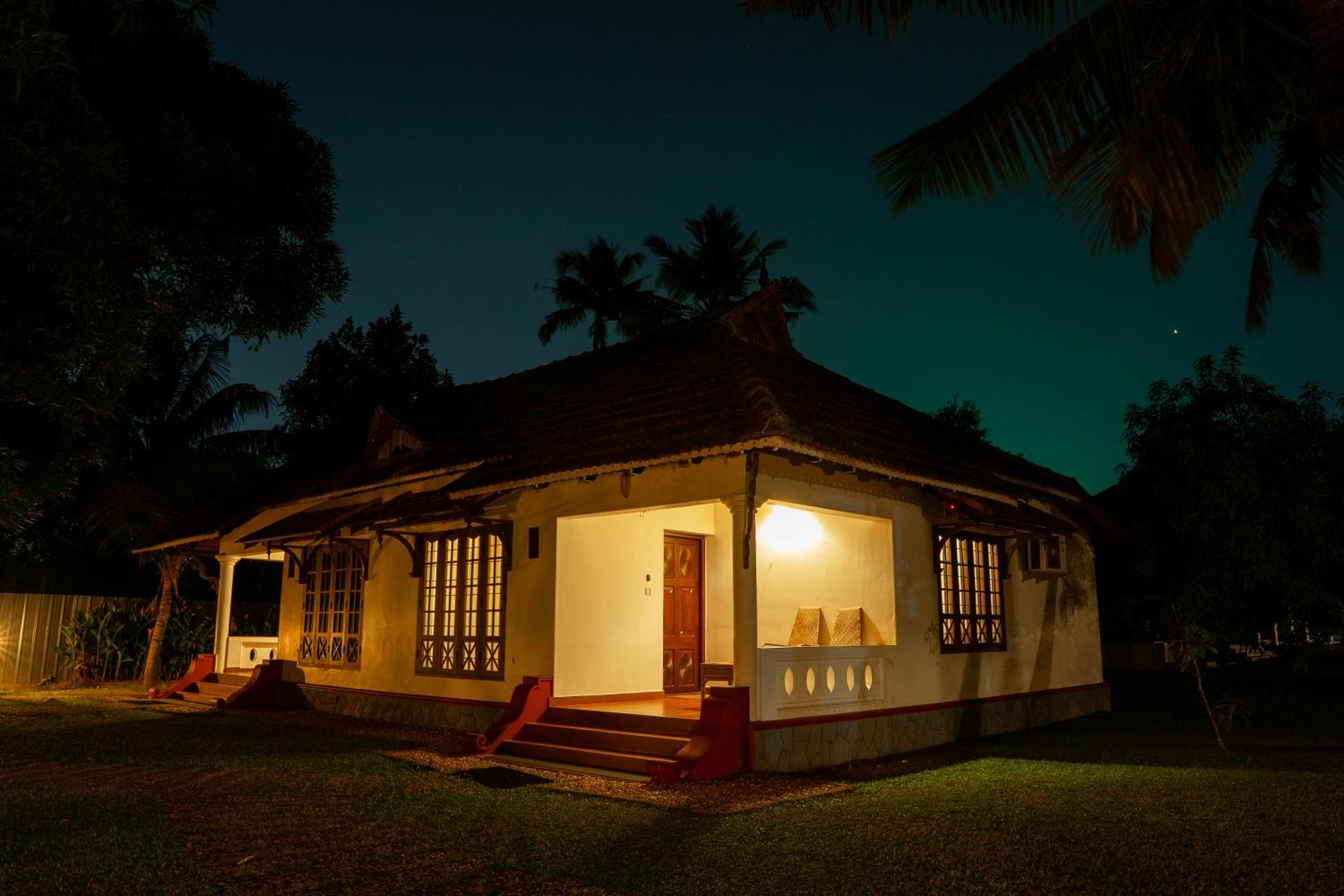 Palmgrove Lake Resort Alappuzha Buitenkant foto