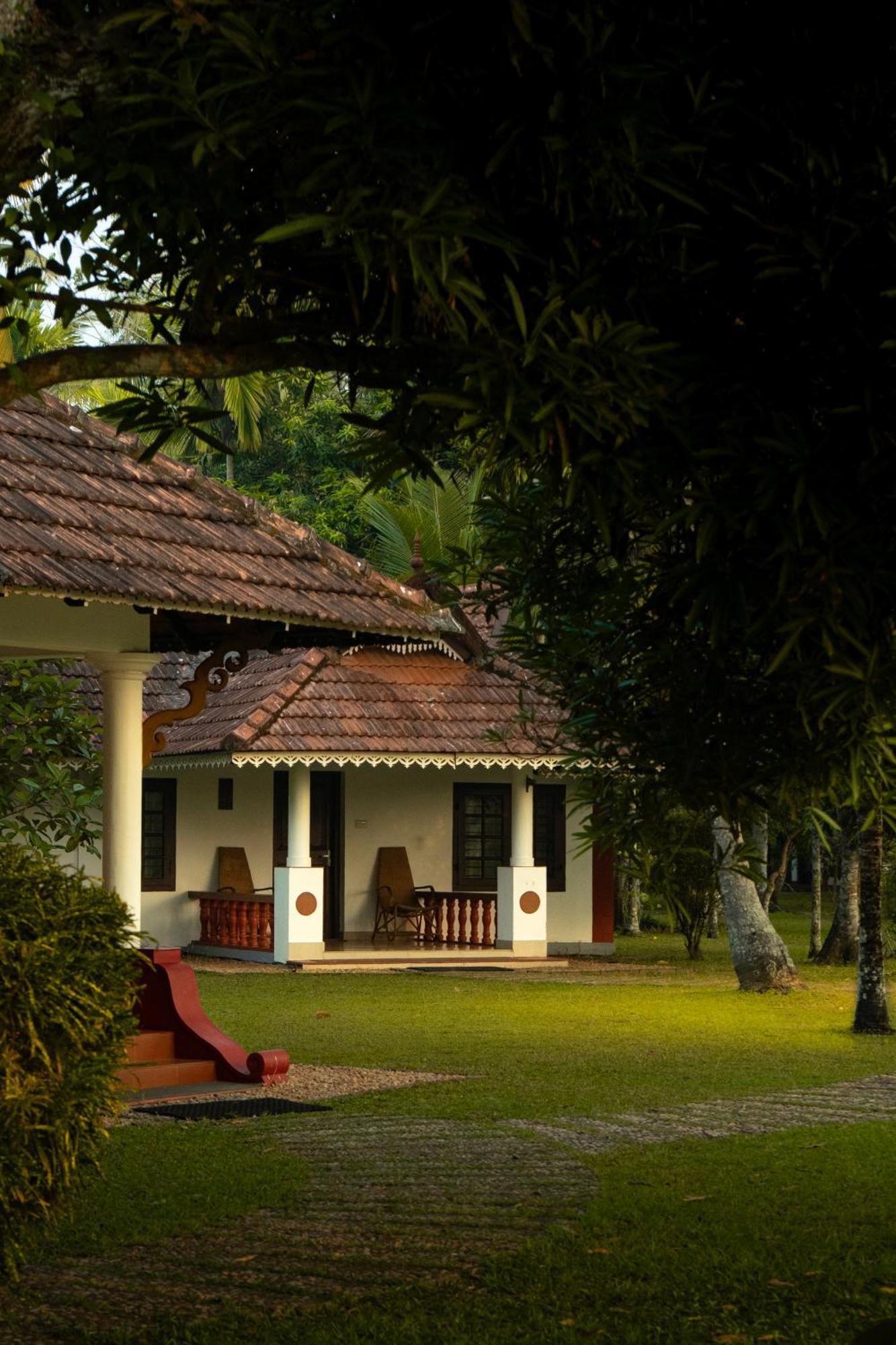 Palmgrove Lake Resort Alappuzha Buitenkant foto