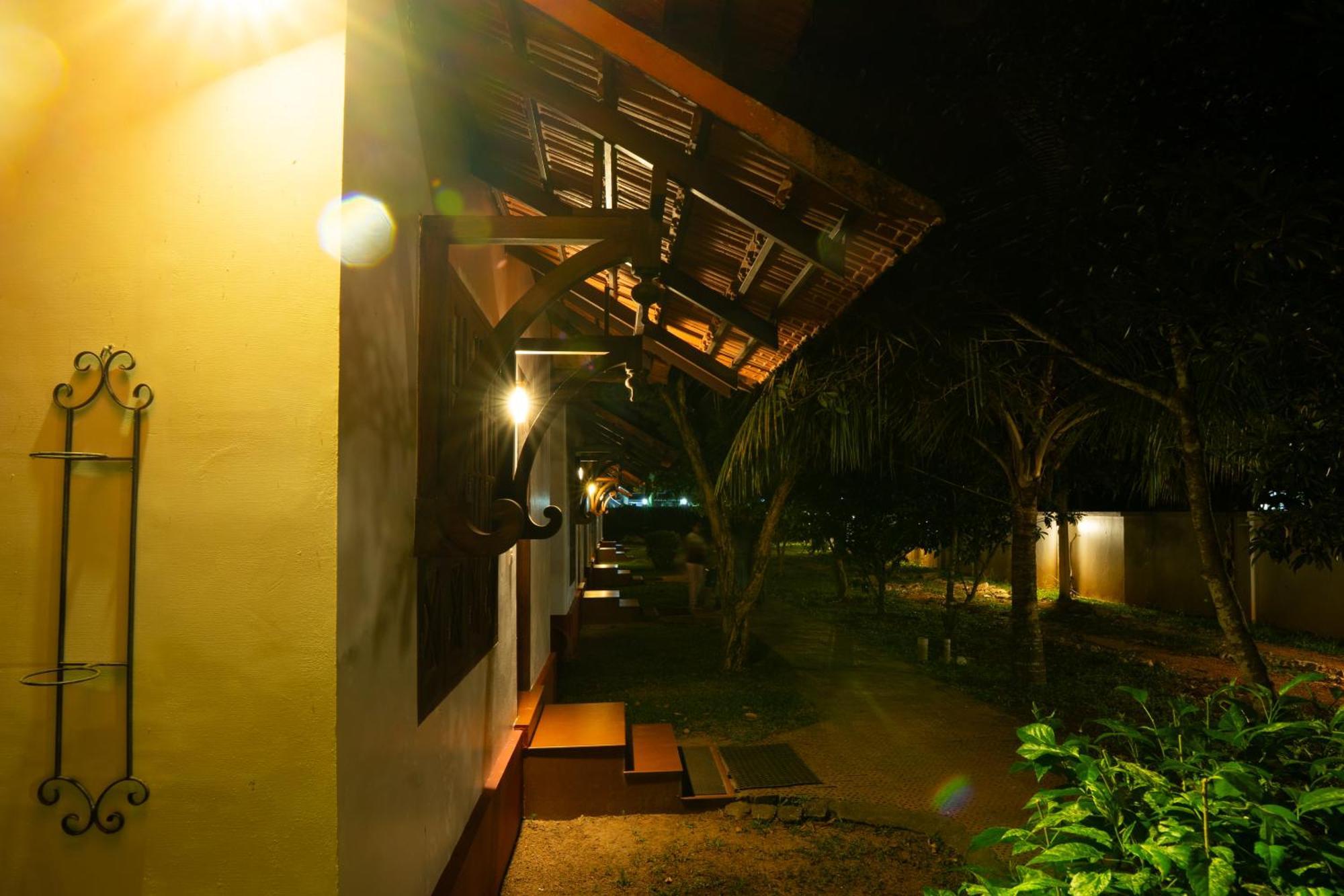 Palmgrove Lake Resort Alappuzha Buitenkant foto