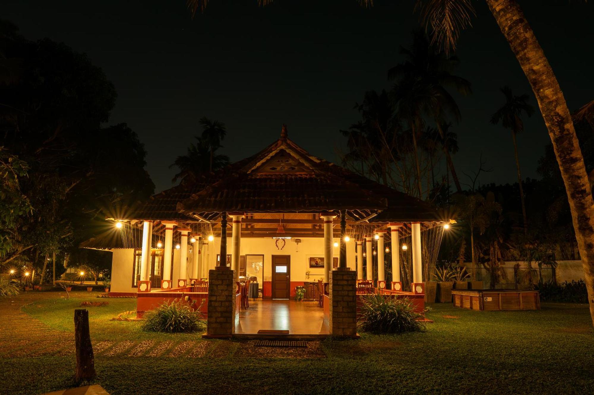 Palmgrove Lake Resort Alappuzha Buitenkant foto