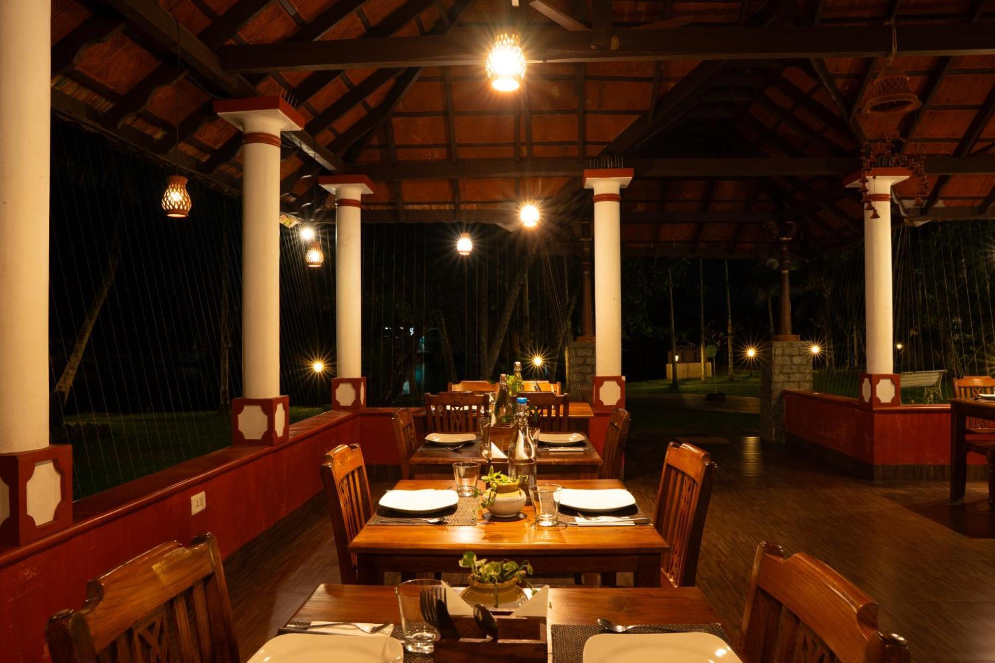 Palmgrove Lake Resort Alappuzha Buitenkant foto