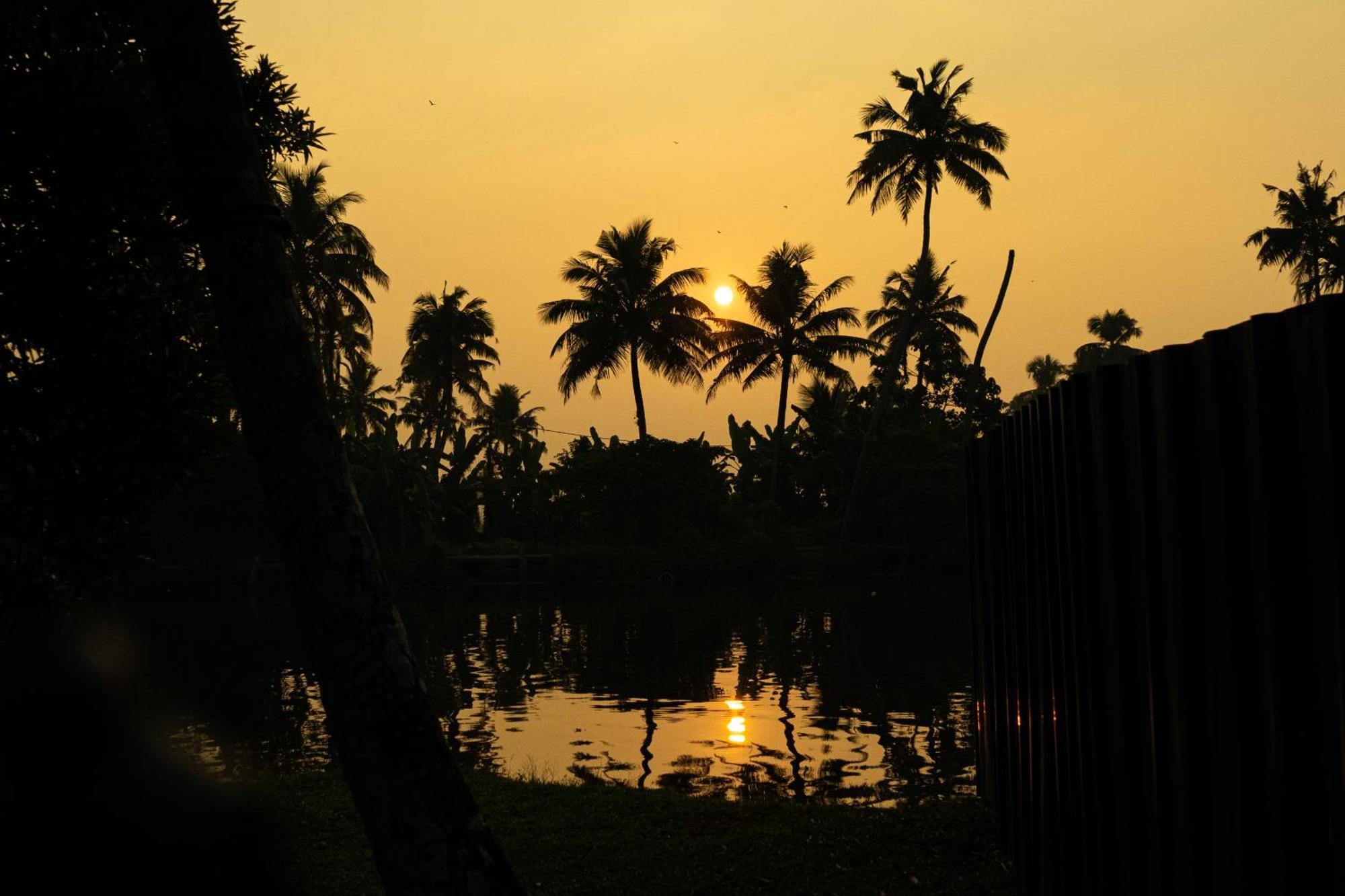 Palmgrove Lake Resort Alappuzha Buitenkant foto