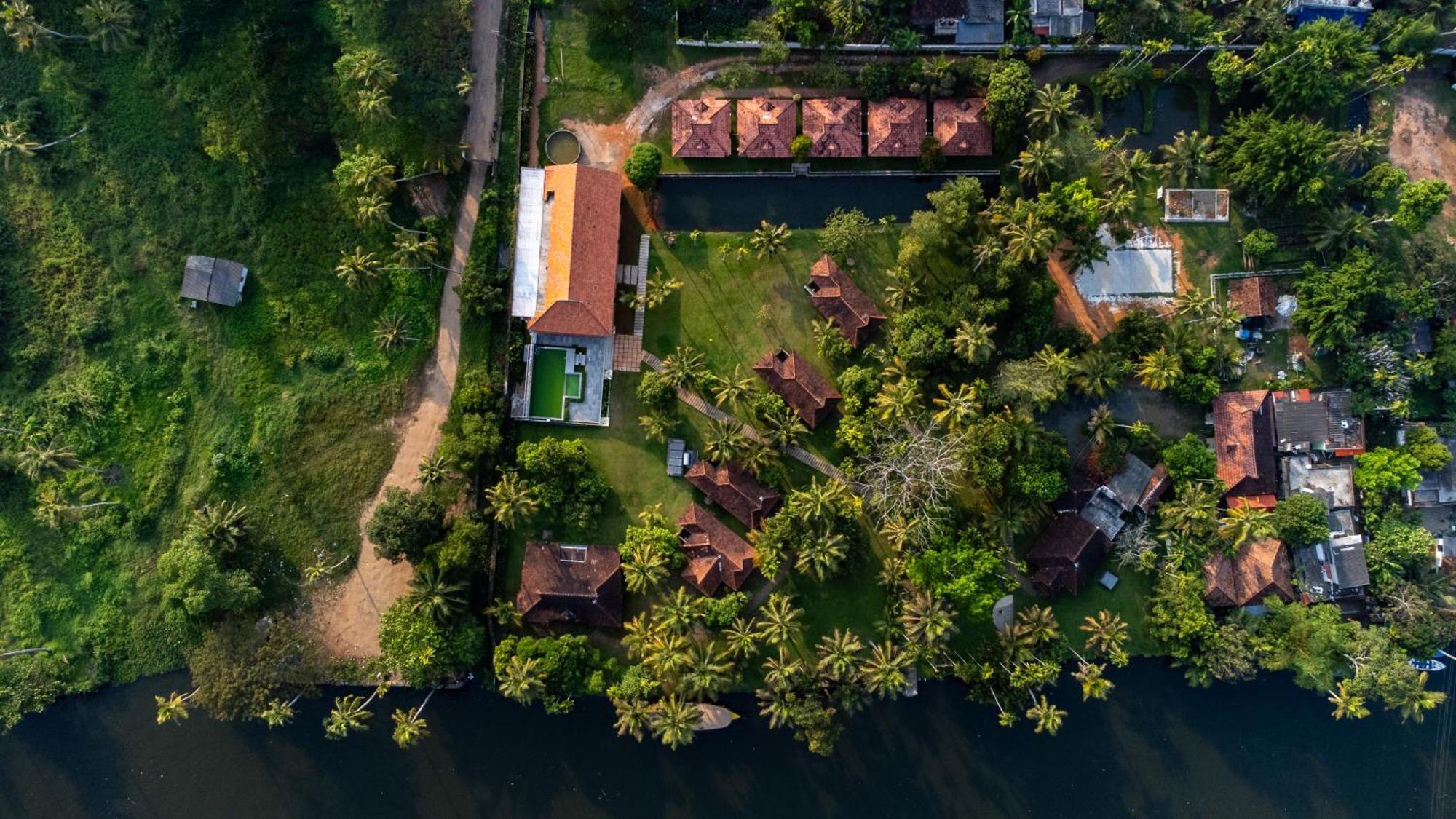 Palmgrove Lake Resort Alappuzha Buitenkant foto