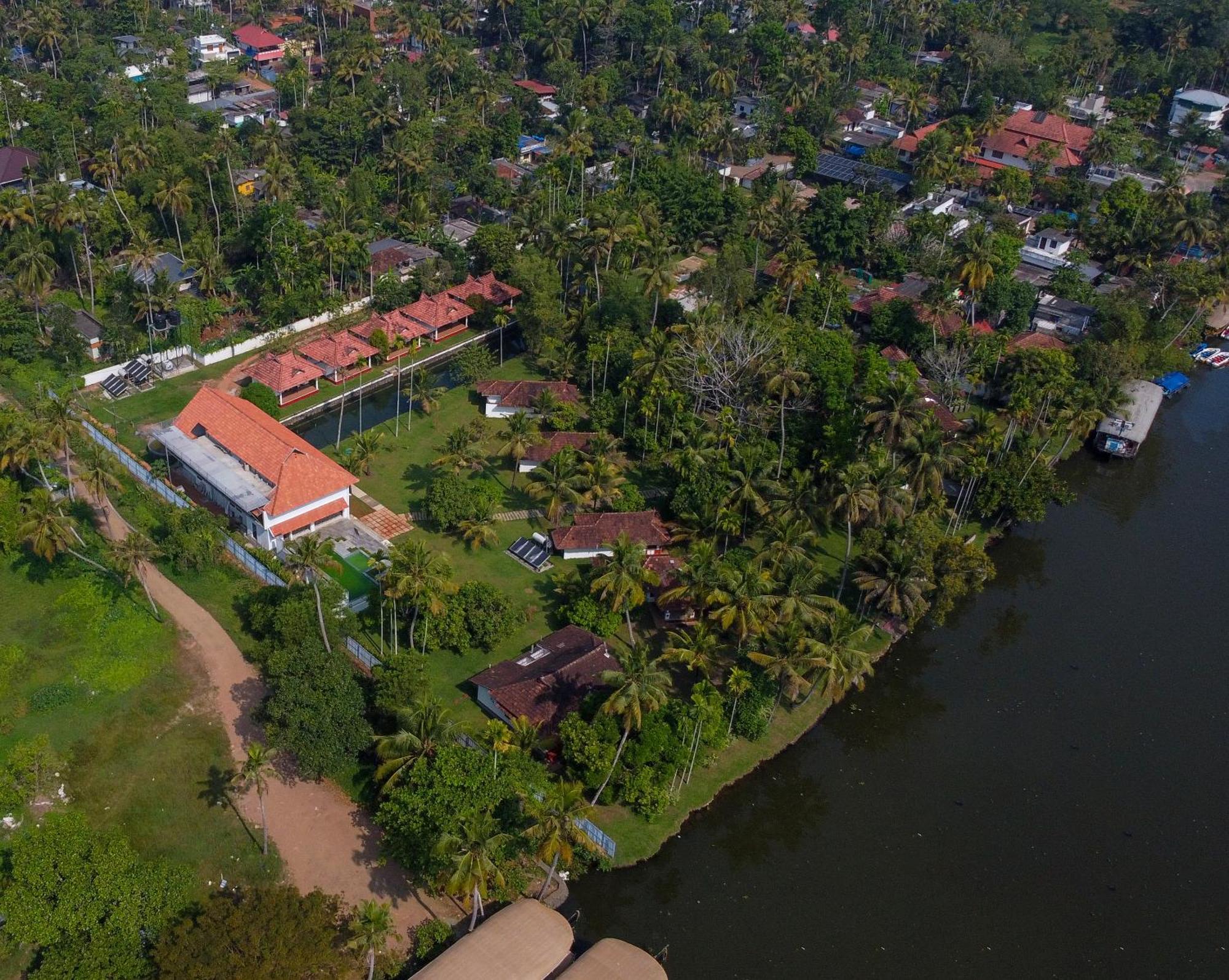 Palmgrove Lake Resort Alappuzha Buitenkant foto