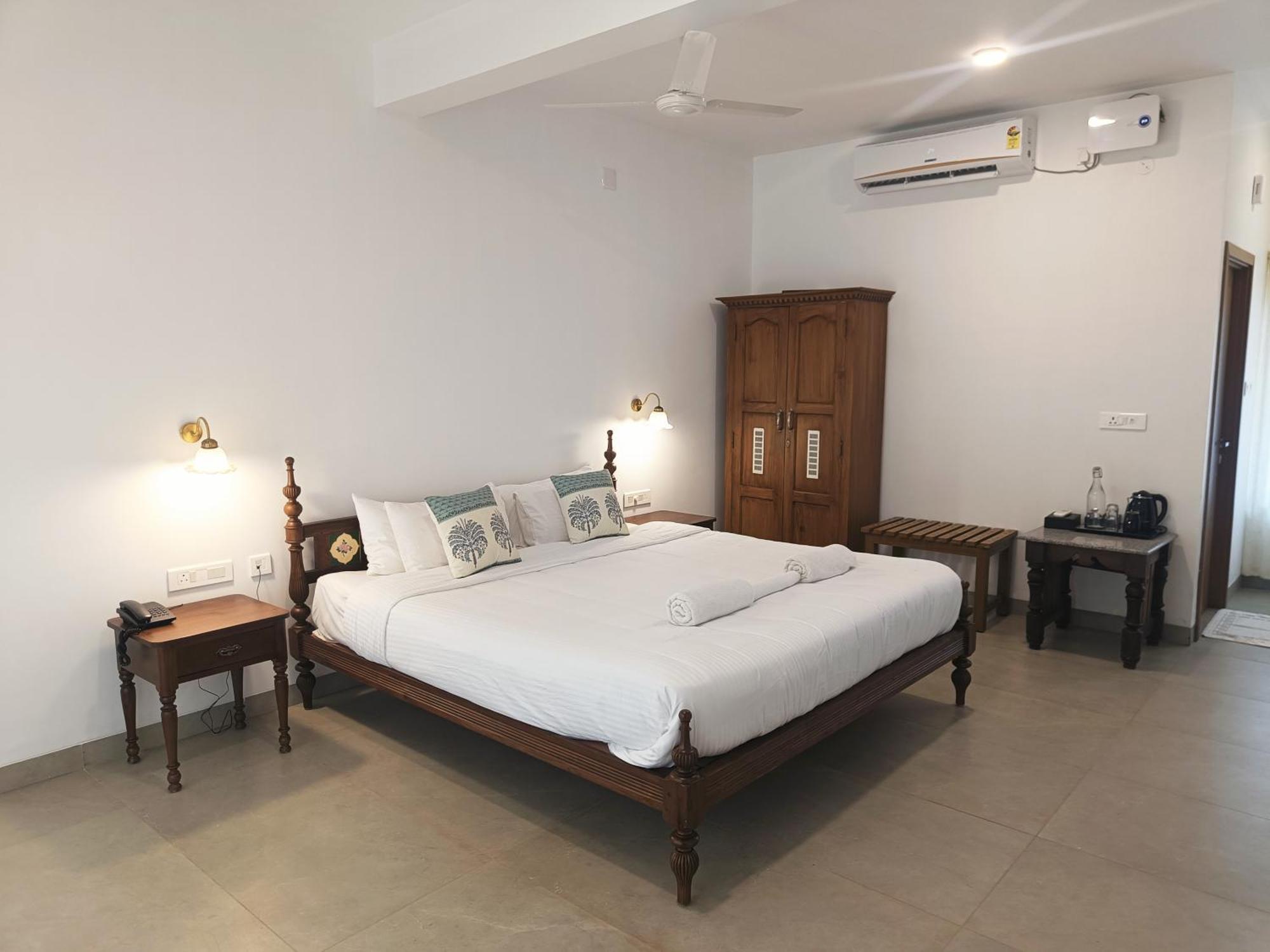 Palmgrove Lake Resort Alappuzha Buitenkant foto