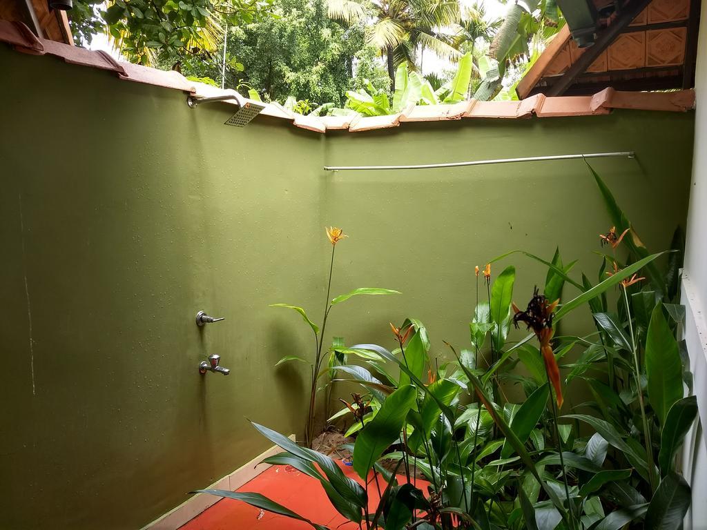 Palmgrove Lake Resort Alappuzha Buitenkant foto