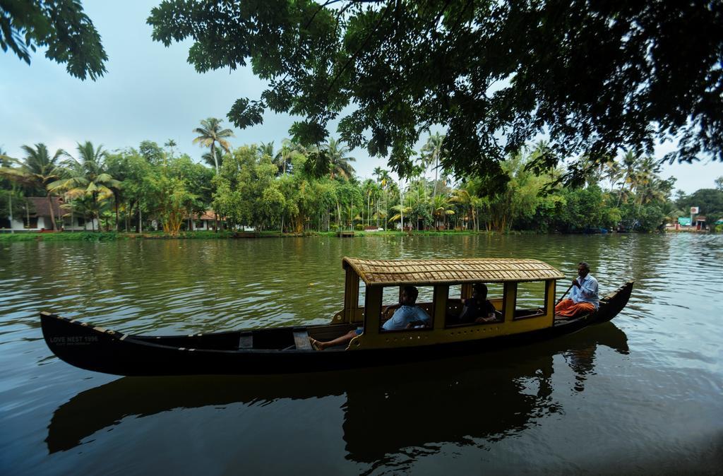 Palmgrove Lake Resort Alappuzha Buitenkant foto