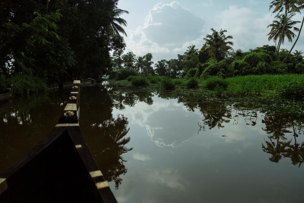 Palmgrove Lake Resort Alappuzha Buitenkant foto