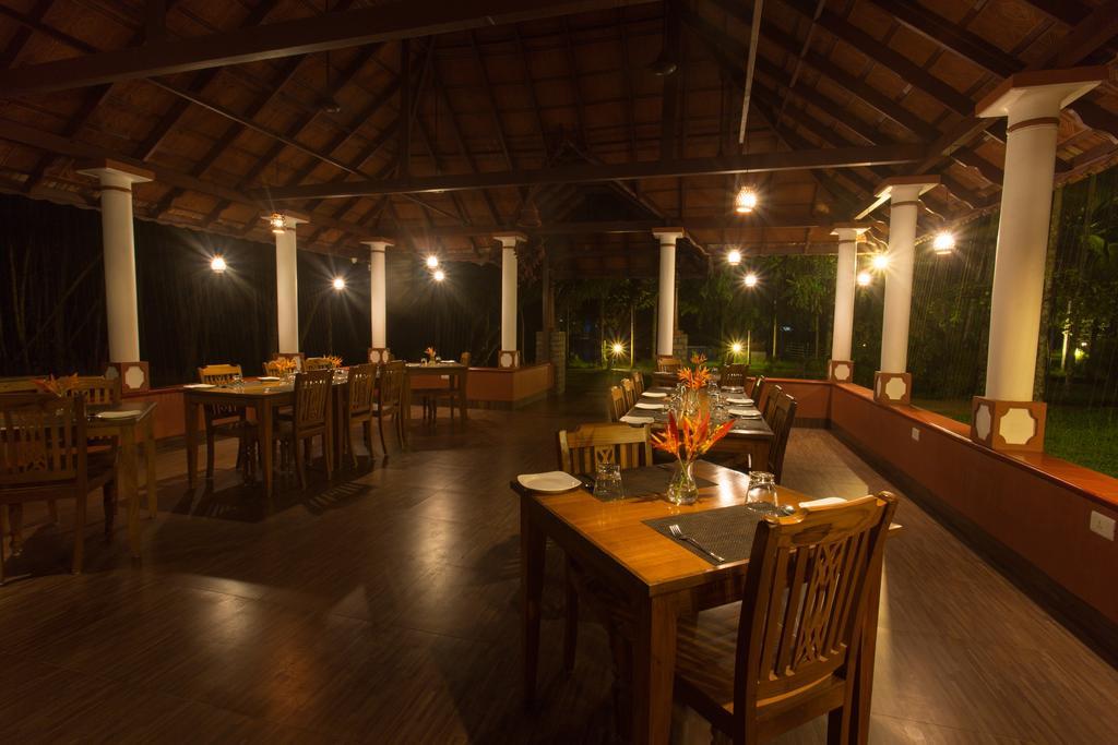 Palmgrove Lake Resort Alappuzha Buitenkant foto