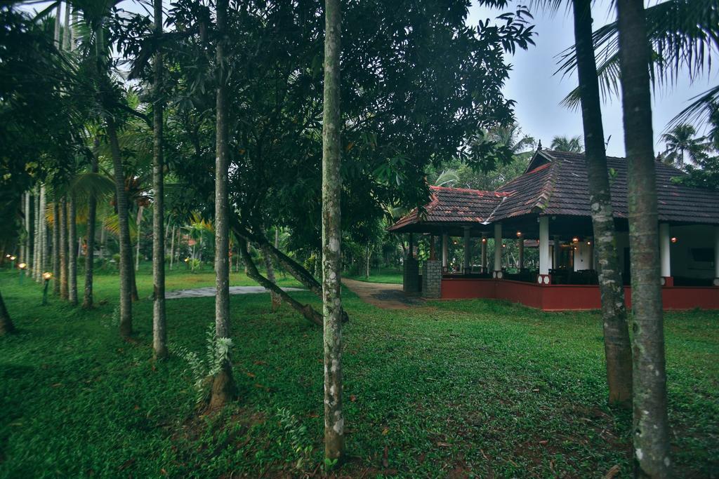 Palmgrove Lake Resort Alappuzha Buitenkant foto