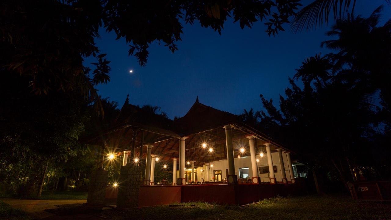 Palmgrove Lake Resort Alappuzha Buitenkant foto