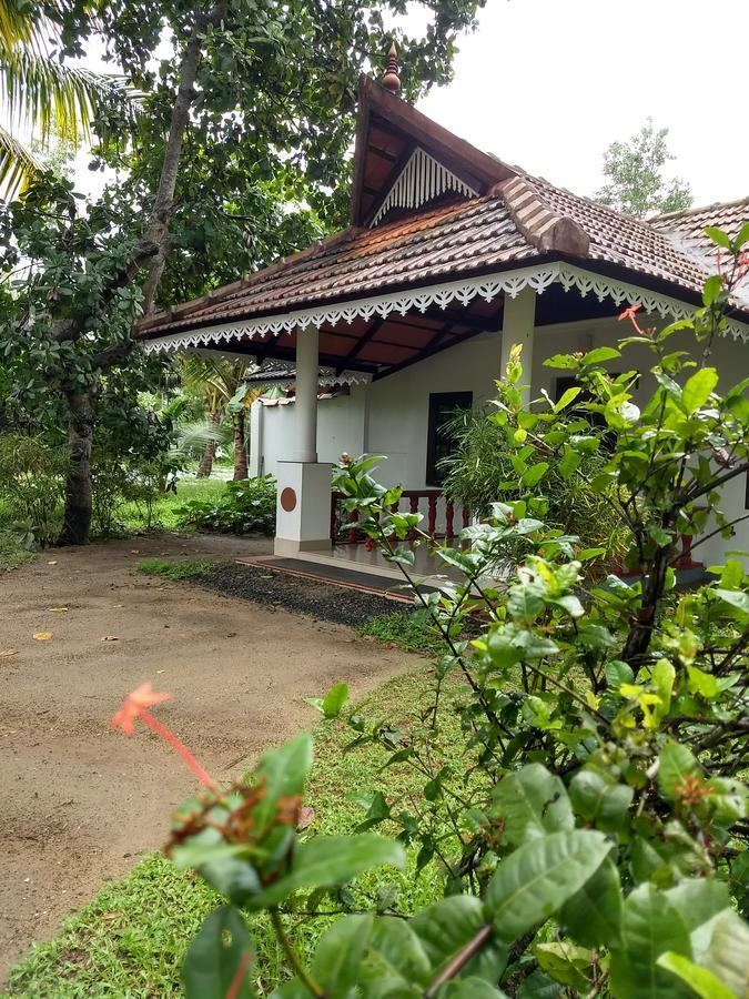 Palmgrove Lake Resort Alappuzha Buitenkant foto